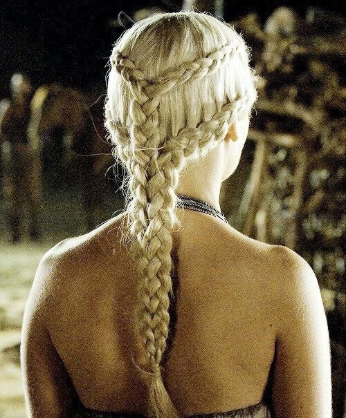mischiefseries's tweet photo. Daenerys’ braids, that’s it, that’s the tweet https://t.co/4Dmzu1c9KD