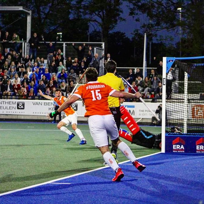 HockeyStyle's tweet photo. #playoffs #kamblo De toon is gezet.
Na de 1e goal van @jorritcroon in het 1e kwart bleef 't op en neer golven.Tot in het laatste kwart de 1-1 viel via @PhilipMeulen en het antwoord van @ThierryBrinkman 1-2.Zaterdag de retour.Dank voor 't volgen.HockeyStyle has left the building! https://t.co/wJvfE5i7CY