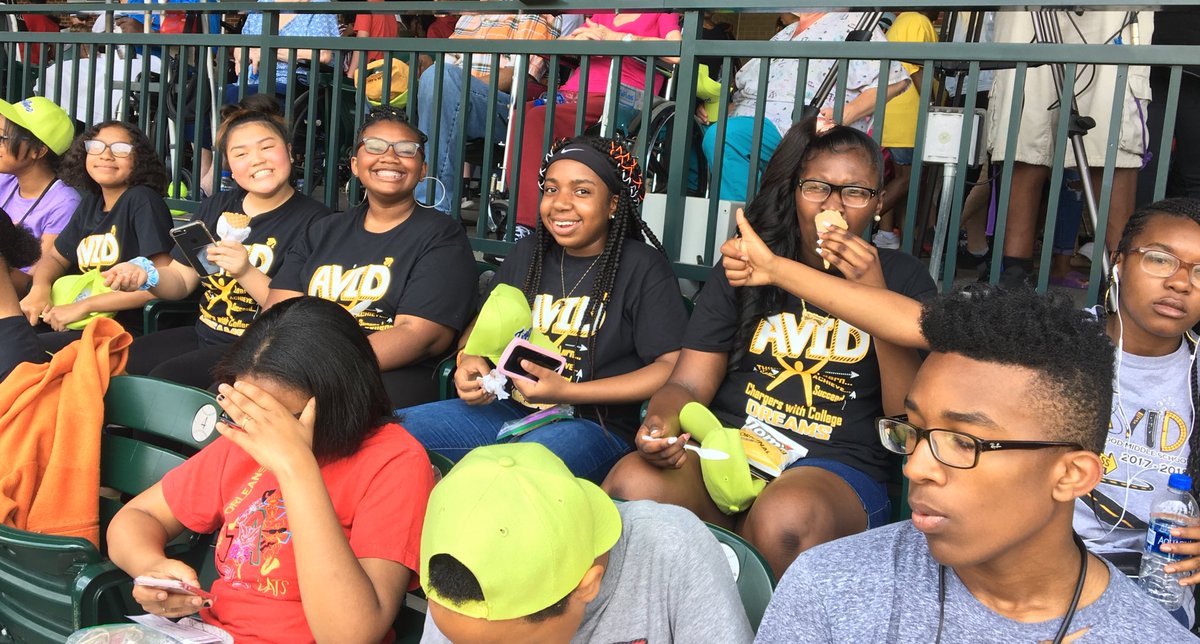 ChristyMyllyka1's tweet photo. Fireflies fun with BMS AVID students! ⁦@BMSatRSD2⁩ ⁦@_karisma73⁩ https://t.co/giNB7YOSd0