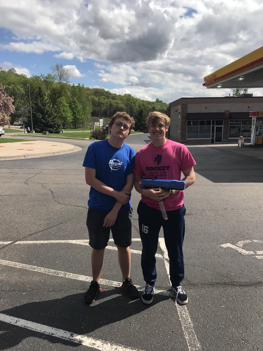 DreamTeam3rdGen's tweet photo. @HHSNerfWar killed Ryan from swamp donkeys https://t.co/CZViH8C0g4