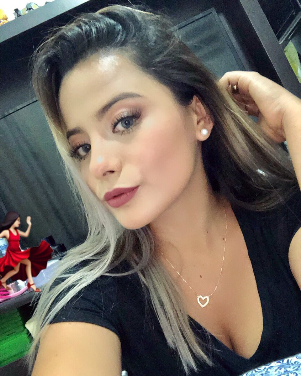 gonzalez_daffne's tweet photo. 💅🏻💋 https://t.co/P8A6hDJ4ur
