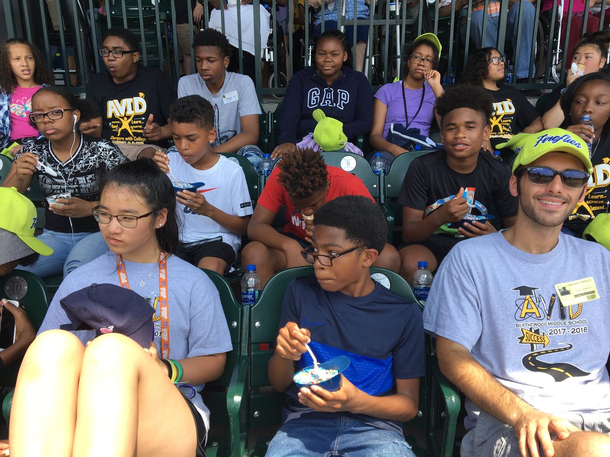 ChristyMyllyka1's tweet photo. Fireflies fun with BMS AVID students! ⁦@BMSatRSD2⁩ ⁦@_karisma73⁩ https://t.co/TdVE9C6lWa