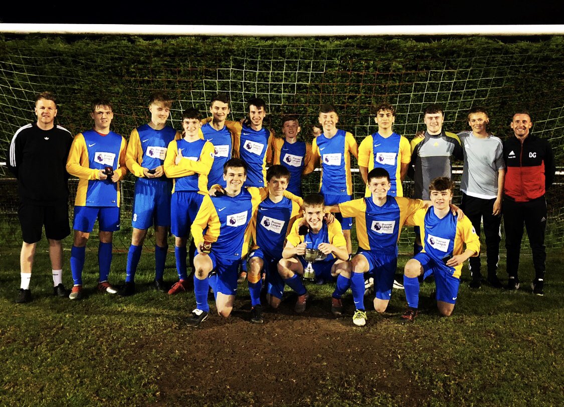 SwindonSFA's tweet photo. The season comes to an end for the U15 Swindon Schoolboys class of 18/19. 

A great group of lads who managed to do the double!

Hobbs Cup ✅🏆
Paul Fletcher Memorial Trophy ✅🏆

Thanks to all lads for their hard work and for the support of the parents this season 👏🏼
⚪️🔴⚪️🔴⚪️ https://t.co/2kBAQVsLS8