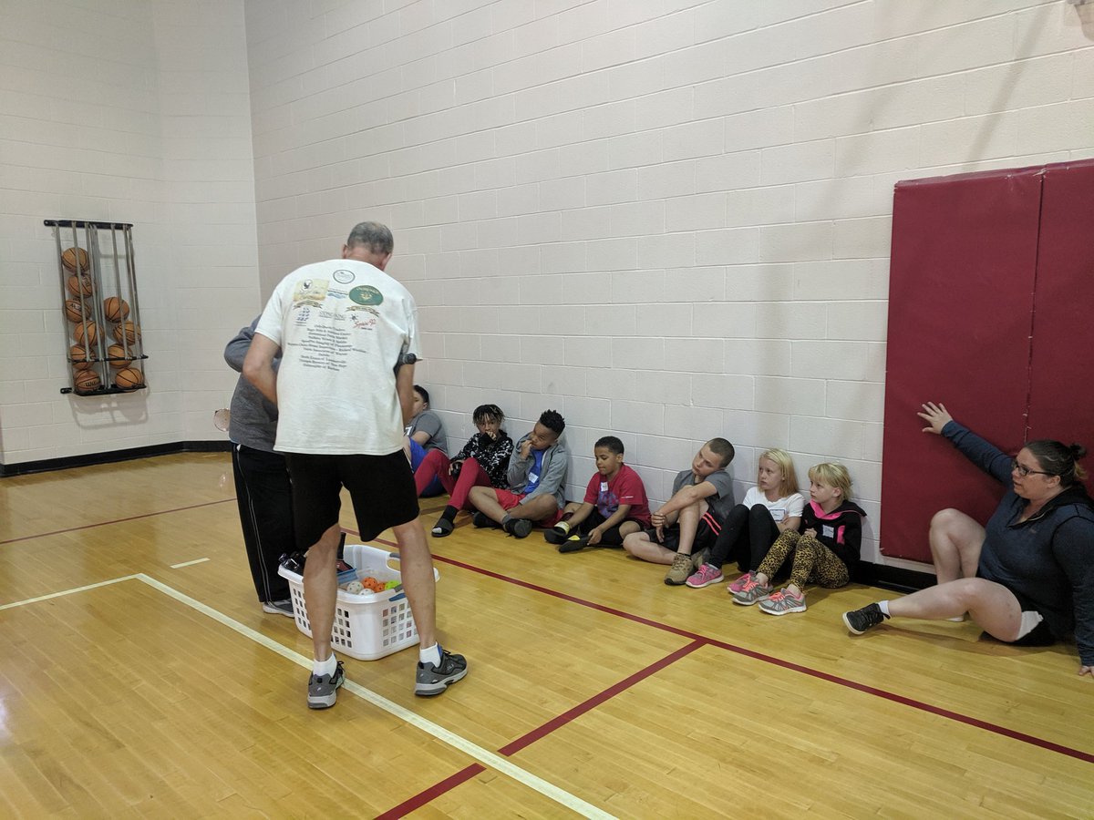 ysb_camillej's tweet photo. SOP kids learning how to play pickleball at the @YMCAOCC #alternativeactivities #makingkidsmatter https://t.co/CwwPjKspTC