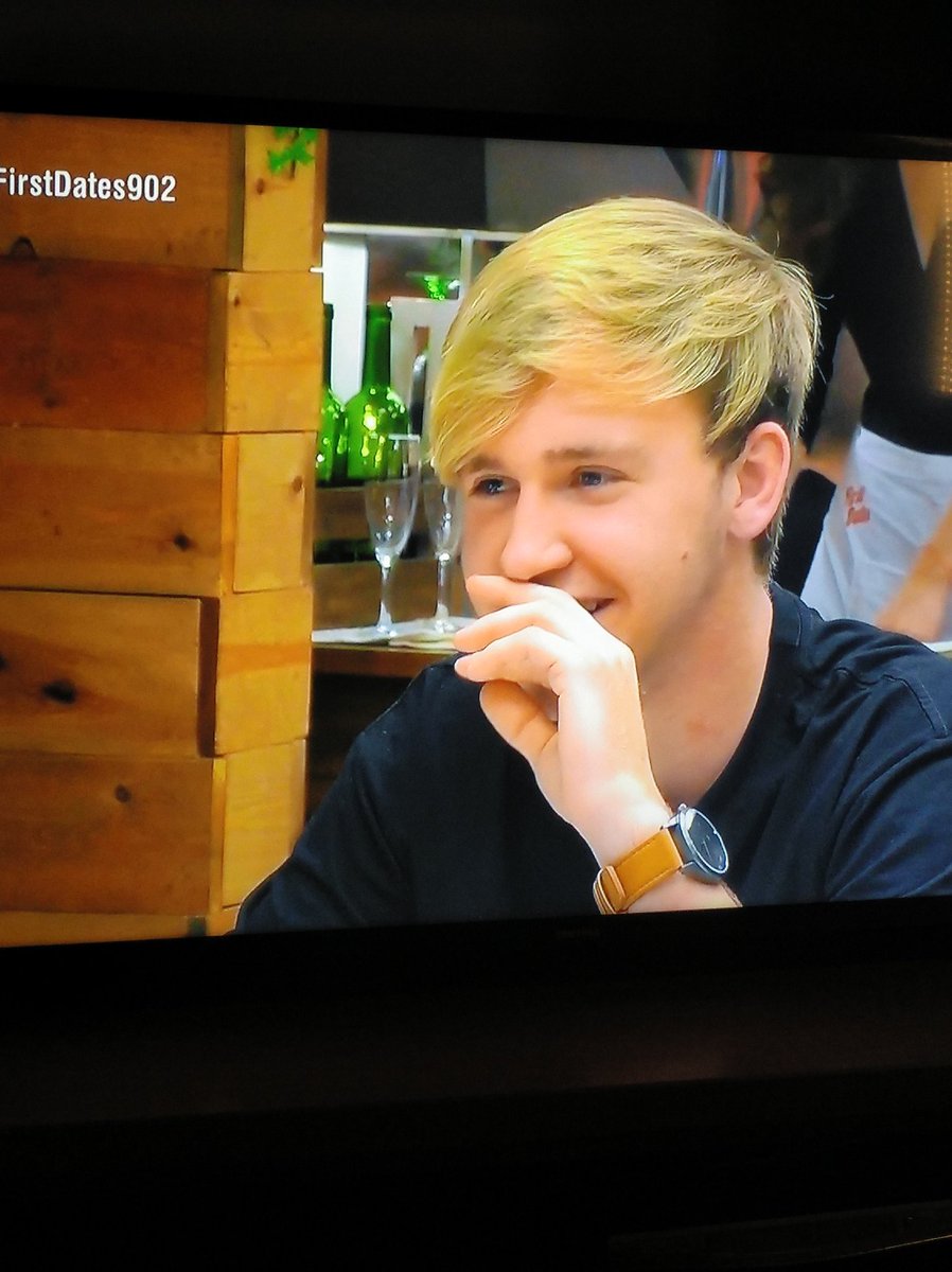 tattooedhxran_'s tweet photo. O sea se parecía muchisimo #FirstDates902 https://t.co/0svqiQJ58D