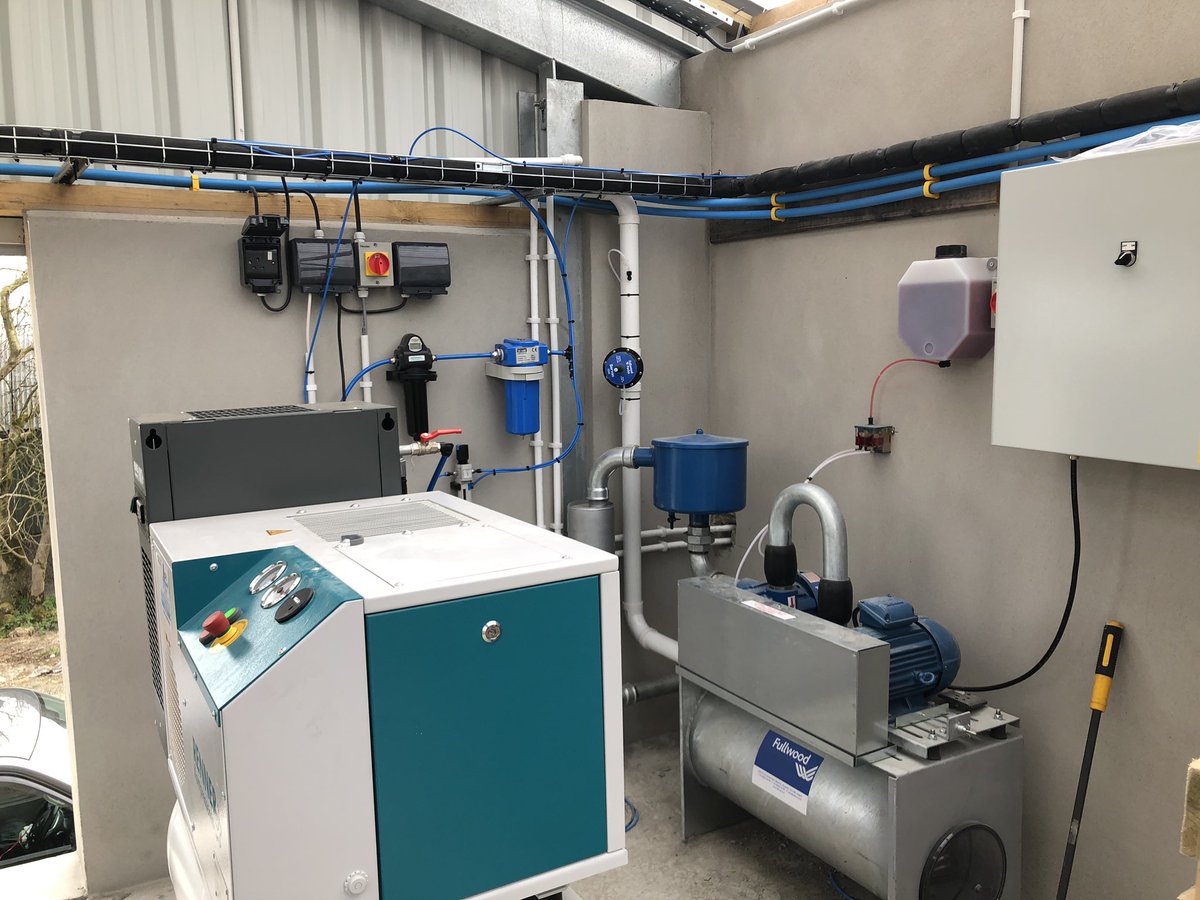 mckee_ni's tweet image. Great video @wilsonagri!Absolutely magnificent dairy unit. Very easy startup, cows were milked first time by a Fullwood M2erlin operated by the farmers 7 year old son! 🐄@FullwoodPacko 
@FullwoodPackoUK 
#m2erlin
#roboticmilking
#greenhillsystems