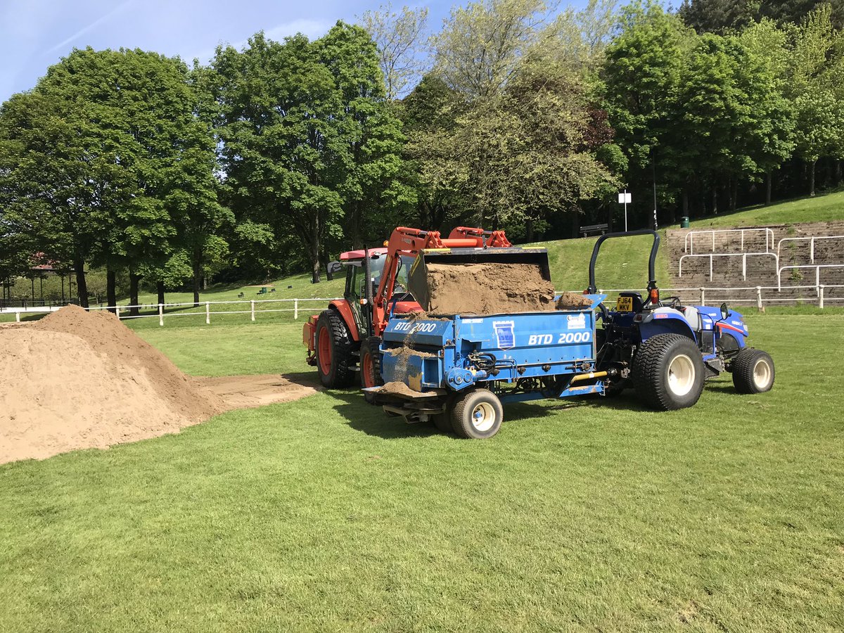 VillarsPeter's tweet photo. Today we have been @PontypoolRFC  carrying out end of season works on the Park 80tons of sand spread and pitch verti-drained today back to seed tomorrow @iestynjohn 👌🔥 https://t.co/71fjaUSxE4