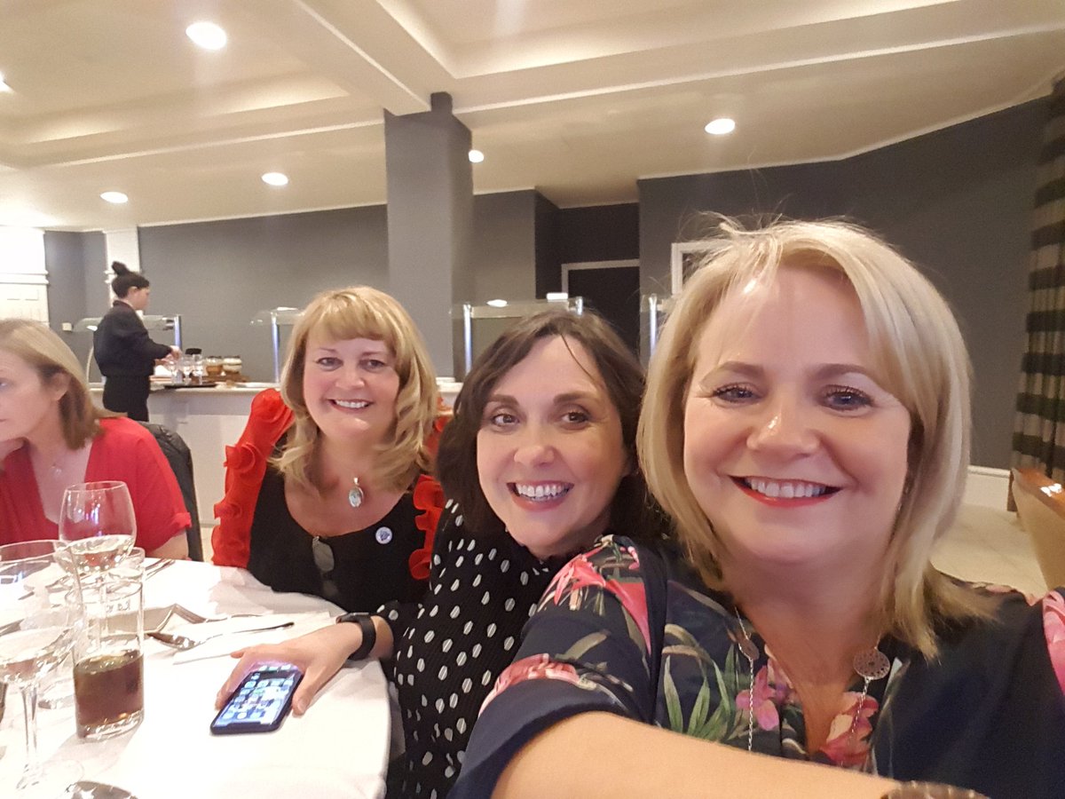 wendydrys's tweet photo. #ScILc18 residential3 and Badge presentation.Well done all cohort 18 https://t.co/vYKb5EcqjE