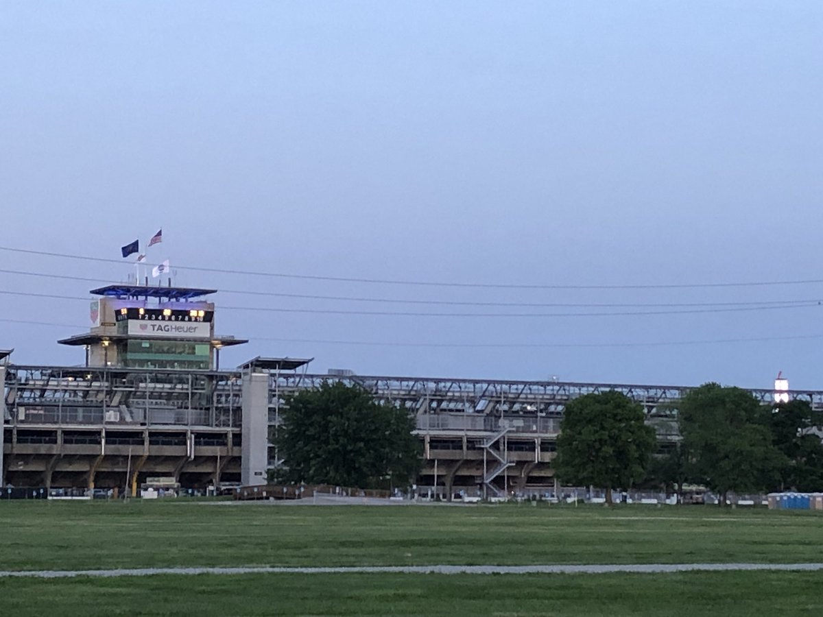 SmilingTLW's tweet image. The calm before the storm @IMS  with @Mrs_McFergus @Mr_McFergus #ThisIsMay #Indy500