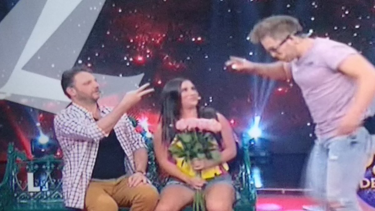 Tania28213739's tweet photo. #MeCaigoEnVivo https://t.co/0LR3cLx2Ch