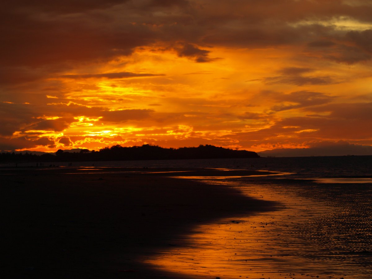 KevinDBeattie's tweet photo. Sunset #BaybayBeach #Philippines2019 @canadianbaptist SENT Team @MichaelDWaddell @gracemembaptist https://t.co/3f1fEk8LUY