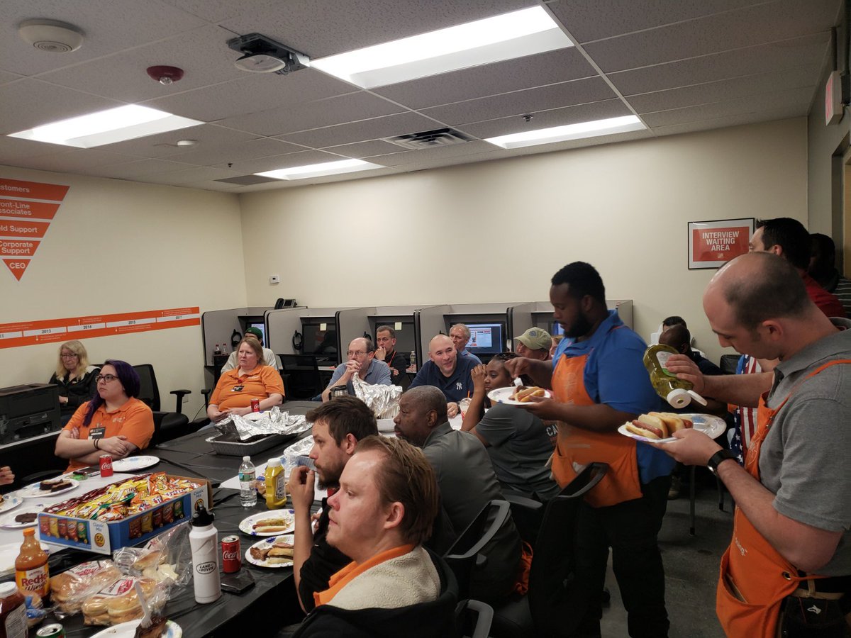 josh_nicolay's tweet photo. 1284 night same page BBQ and recognition for a hard working team!!  #USA #freightguru https://t.co/tmi746TcMZ