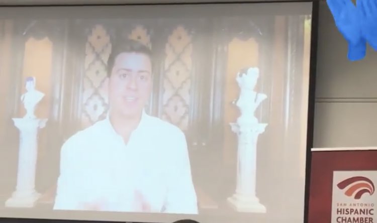 SAHispanicCC's tweet photo. Congratulations to @betoaltamirano our #ABLDP Generencia Con Corazón Alumnus Award Recipient! 👨🏻🎓🏆🥇 Alberto “Beto” Altamirano graduated #ABLDP in 2015 and launched @cityflag_! He has been named one of Forbes #30Under30 & is currently in Amsterdam for @techstars @StartupWeekend! https://t.co/L4DSNKUGyM