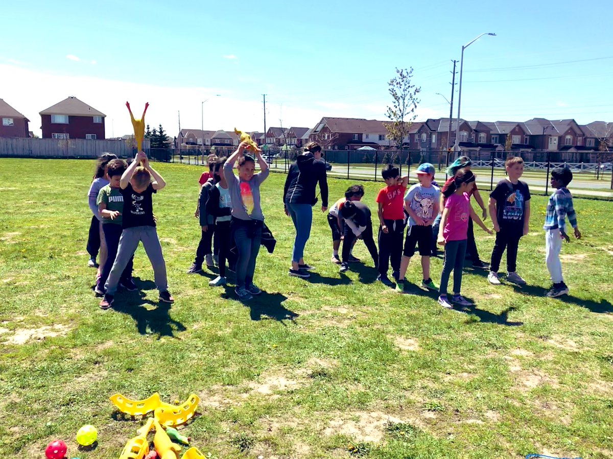 MrsMinnieGrade3's tweet image. Some collaborative games, cheering and a lot of laughs after a busy first day writing EQAO yesterday! #TogetherWeAreBetter #Grade3Fun