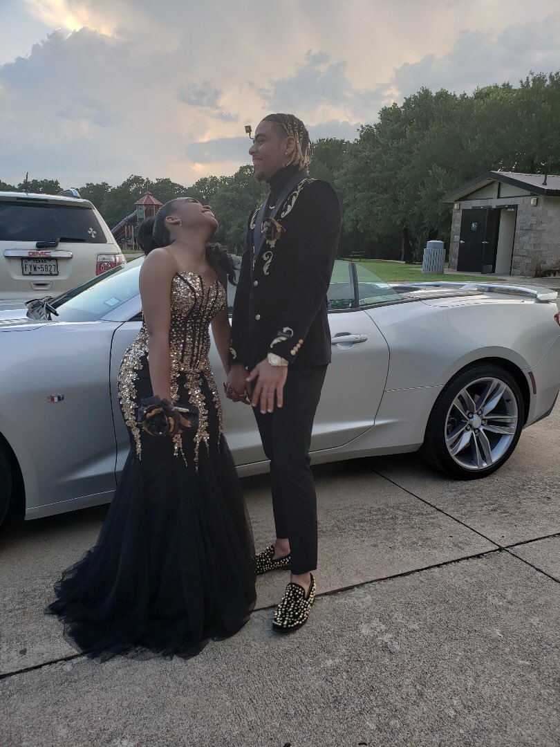 jusssmonettt's tweet photo. Prommmm 2k19⚜️🖤 https://t.co/zN6KnNU5rQ