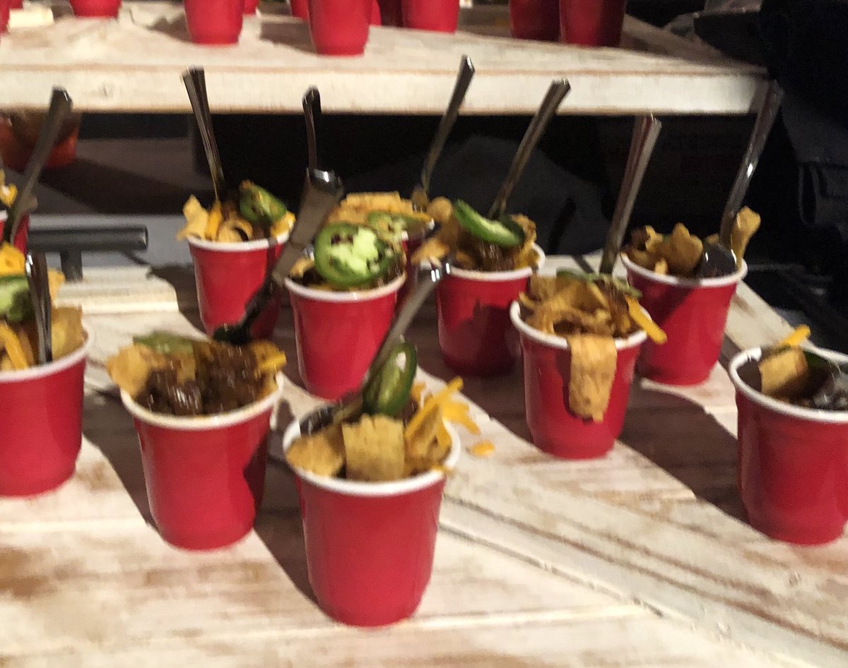 htxfoodiemom's tweet photo. Small bites at Taste Of The Nation benefiting @nokidhungry! Such great #local #houston #restaurants! Too many to mention but a few #yummy ones include @phateatery, @UchiHouston , @wmhtx, #nobies, @SylviaEnchilada, #mainkitchen @TheMarquisHOU, @fluffbakebar and more! #giveback https://t.co/3nM1dXWYpX