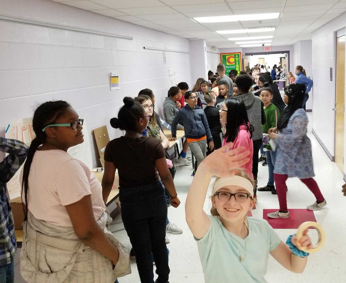 AskMrBoan's tweet image. What a great time at IDEAcon @WRMSWolves today!  Students from @IDEALabWRMS brought their #startup skills and ground-breaking products to show to potential investors!  So proud of everyone&apos;s hard work and #innovation! #REYNproud #makersgonnamake #makerspace @ReynSchools