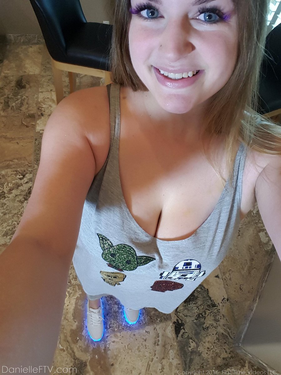 Princes25310305's tweet photo. every single person who Rt's this tweet, I'll Dm you a pic of my ass😍
#Horny #sext #sexting #Paypal
#Sellingnudes #slut #cumslut #Amazon #sellingvideos #tits #bigtits #fuck https://t.co/8V1ShtXVA5