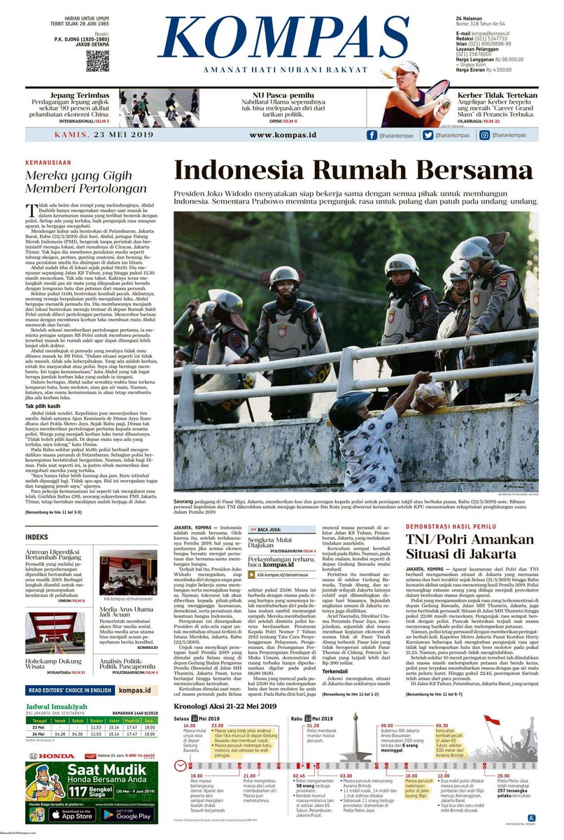 Foto <a href="/hariankompas/">Harian Kompas</a> Kamis (23/5/2019) pagi ini sungguh mengharukan: seorang pedagang menghadiahi pak polisi sebungkus kue &amp; gorengan buat buka puasa. 

Support untuk pak polisi yang sedang "berjihad" mengamankan Indonesia! 
#IndonesiaBersatu
#IndonesiaDamai 
Foto: <a href="/yuniadhiagung/">- e m y e -</a>