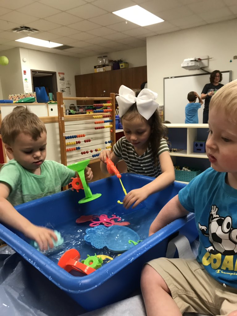 rebigham_CES's tweet photo. Water fun in 105! #bighamsbrillantbunch #CEKidsMatter @central_mabank https://t.co/VtxoAY43Oo