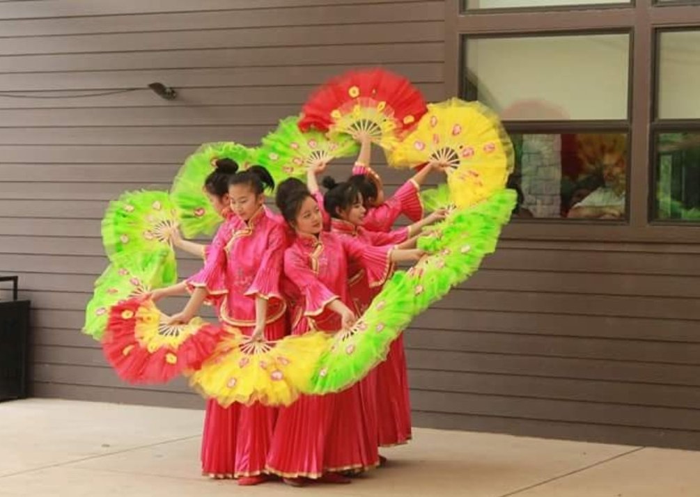 easthighacdc's tweet photo. Some Asian Cultural dances are rigidly codified and preserved. While some change and develop over time because of history. Similar to how over the years we've repeated some dances with a few adjustments! 😉😉
#AsianHeritageMonth https://t.co/h1q3jVeC8I