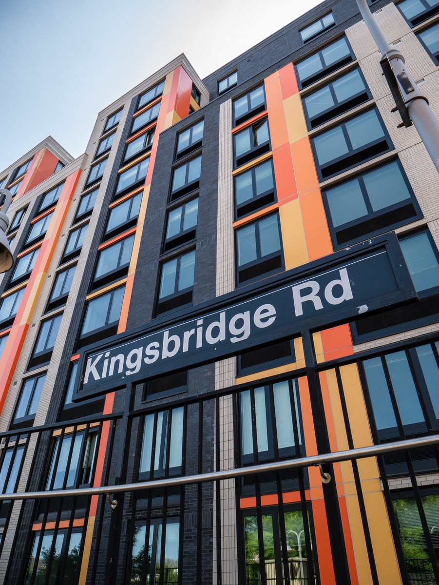 NYCHousing's tweet photo. Kingsbridge Heights Apartments is now open! π Rising above the 4 train on #JeromeAve, the stunning building is providing 135 stable, affordable homes, including 40 for formerly homeless families.
Today we joined Deputy Mayor @VickiBeen, @CUCSnyc & @NYSHCR to celebrate: https://t.co/rlzgZJndRD