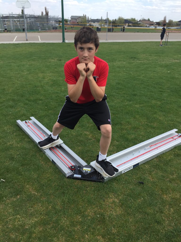 NotreDame_MH's tweet photo. @NotreDame_MH hockey academy students working on stride repetition @PowerSkaterUSA #nda15 https://t.co/G3dXjGGNct