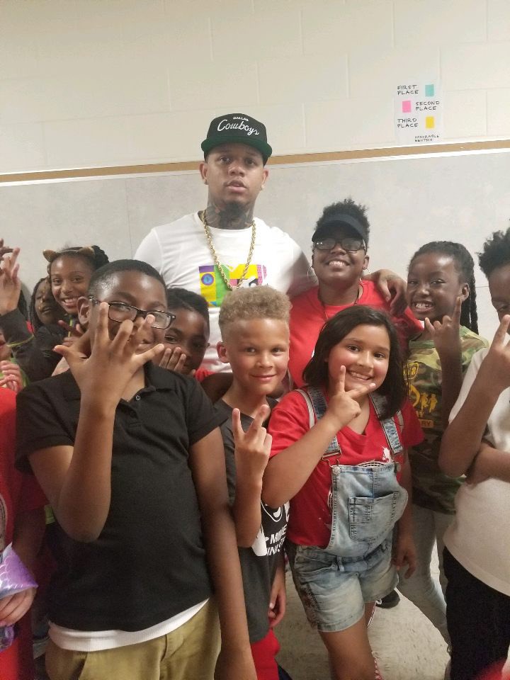beeslov3hon3y's tweet photo. Man! As I’m sitting in the final Principal’s Meeting of this school year, I start getting text messages! Yella Beezy decides to pop up at Plummer for Field Day! 🥳 Earlier this year, he liked our 💛Fidem💛 House chant, but couldn’t make it to the STAAR pep rally. So legit 💪🏾 https://t.co/Sq81k5KJEa