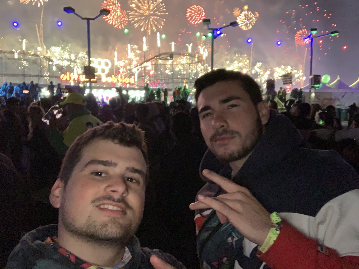 VersaVibesMusic's tweet photo. Thank you @EDC_LasVegas @PasqualeRotella #firstedc 🦉🌸🙏🏽☮️🎵🧿🌊🧚🏻♀️🧝🏽♀️🇵🇷🌈🍭 https://t.co/RKKLGowvtY