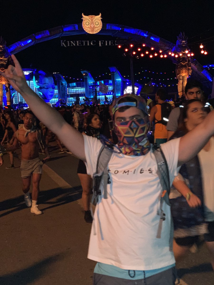 VersaVibesMusic's tweet photo. Thank you @EDC_LasVegas @PasqualeRotella #firstedc 🦉🌸🙏🏽☮️🎵🧿🌊🧚🏻♀️🧝🏽♀️🇵🇷🌈🍭 https://t.co/RKKLGowvtY