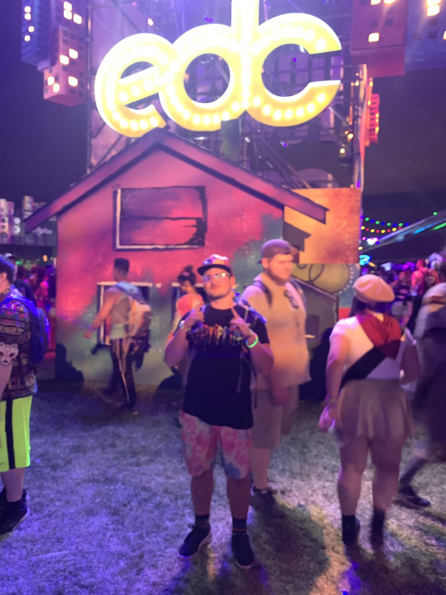 VersaVibesMusic's tweet photo. Thank you @EDC_LasVegas @PasqualeRotella #firstedc 🦉🌸🙏🏽☮️🎵🧿🌊🧚🏻♀️🧝🏽♀️🇵🇷🌈🍭 https://t.co/RKKLGowvtY