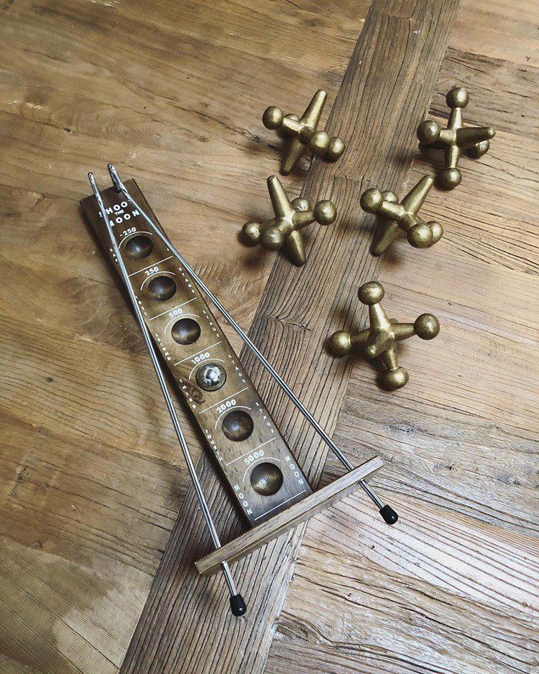 Shoot for the Moon 🌙 and Stars 🌟 with our Shoot the Moon game. Use two metal rods and physics to get the silver ball to the moon!