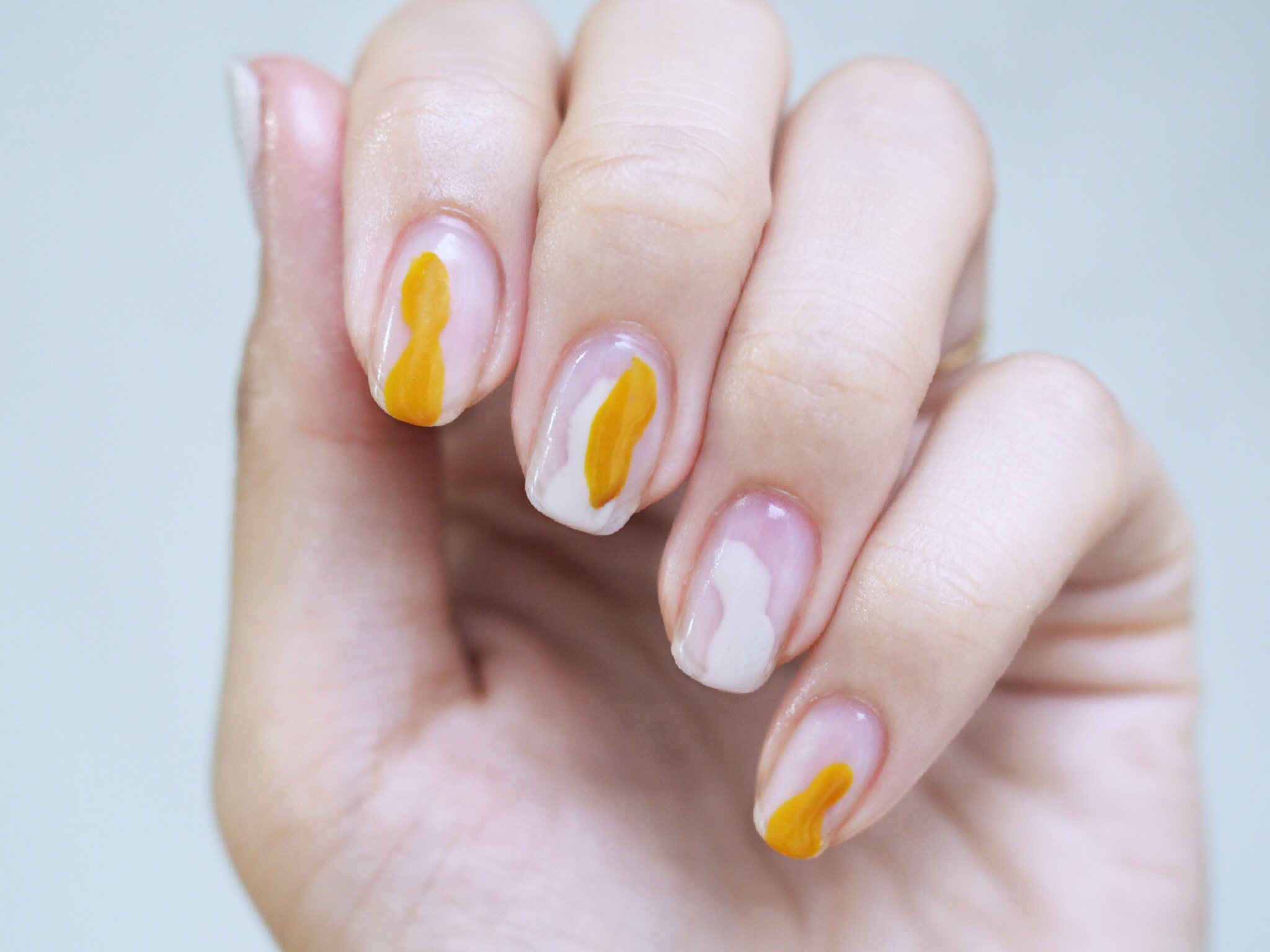 Nail Yumihari モードなもにゃっとネイル ランダムもにゃもにゃがかっこよいシンプルネイルi 5500 ネイル ネイルデザイン ショートネイル ニュアンスネイル 春ネイル シンプルネイル 札幌ネイル モードネイル 個性派ネイル 19ネイル 札幌
