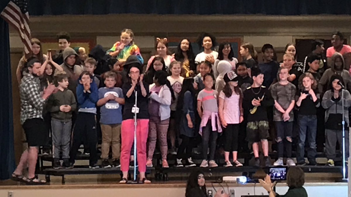 ScottWhitbeck2's tweet photo. Peninsula students sang beautifully in their spring concert. Parents and staff bopped along to standards like Rockin’ Robin. Thanks to their wonderful music teacher for prepping the students so well. Nice job, Peninsula! @PPSConnect https://t.co/9Yn29Wlnri