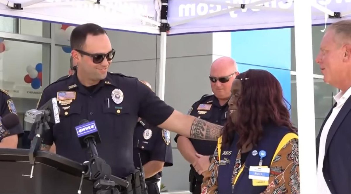 WBRZ's tweet photo. Louisiana woman who walked more than two hours to work surprised with new car
https://t.co/XIrBrxg8bp https://t.co/VyqtpS83Qc