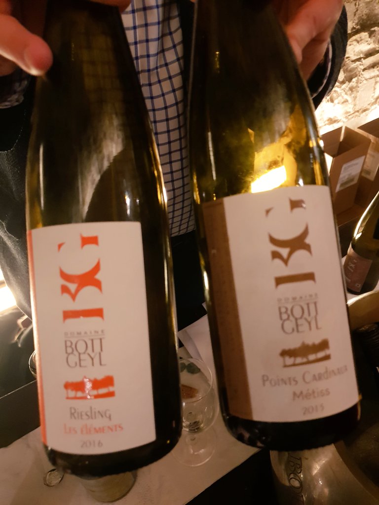 canicedublin's tweet photo. Some great #AlsaceWine tonight @elybarCHQ with @frankstero @MagsWinetotry @IBrosnan @siyps1 @MagsWinetotry @dudara @suzisgrapecrush #AlsaceWineWeek https://t.co/1JAiuPnyiy