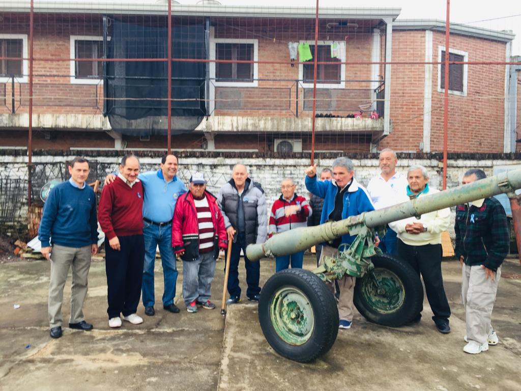 DesarrolloChaco's tweet photo. AFIANZANDO LOS VALORES PATRIOS
En el Museo Malvinas Argentinas los adultos mayores de la RAM Nuestra Señora de la Esperanza revivieron los valores patrios al recorrer las instalaciones junto a excombatientes quienes, a su vez, relataron sus conmovedoras historias personales. https://t.co/1Z5hXAVnxI