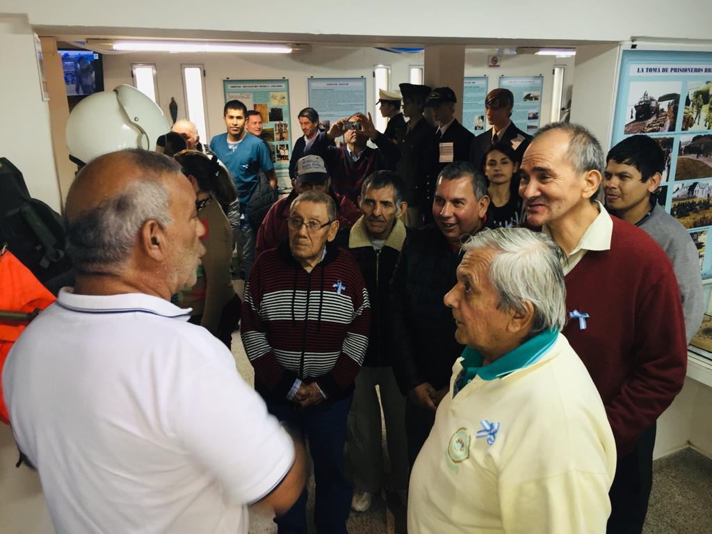 DesarrolloChaco's tweet photo. AFIANZANDO LOS VALORES PATRIOS
En el Museo Malvinas Argentinas los adultos mayores de la RAM Nuestra Señora de la Esperanza revivieron los valores patrios al recorrer las instalaciones junto a excombatientes quienes, a su vez, relataron sus conmovedoras historias personales. https://t.co/1Z5hXAVnxI