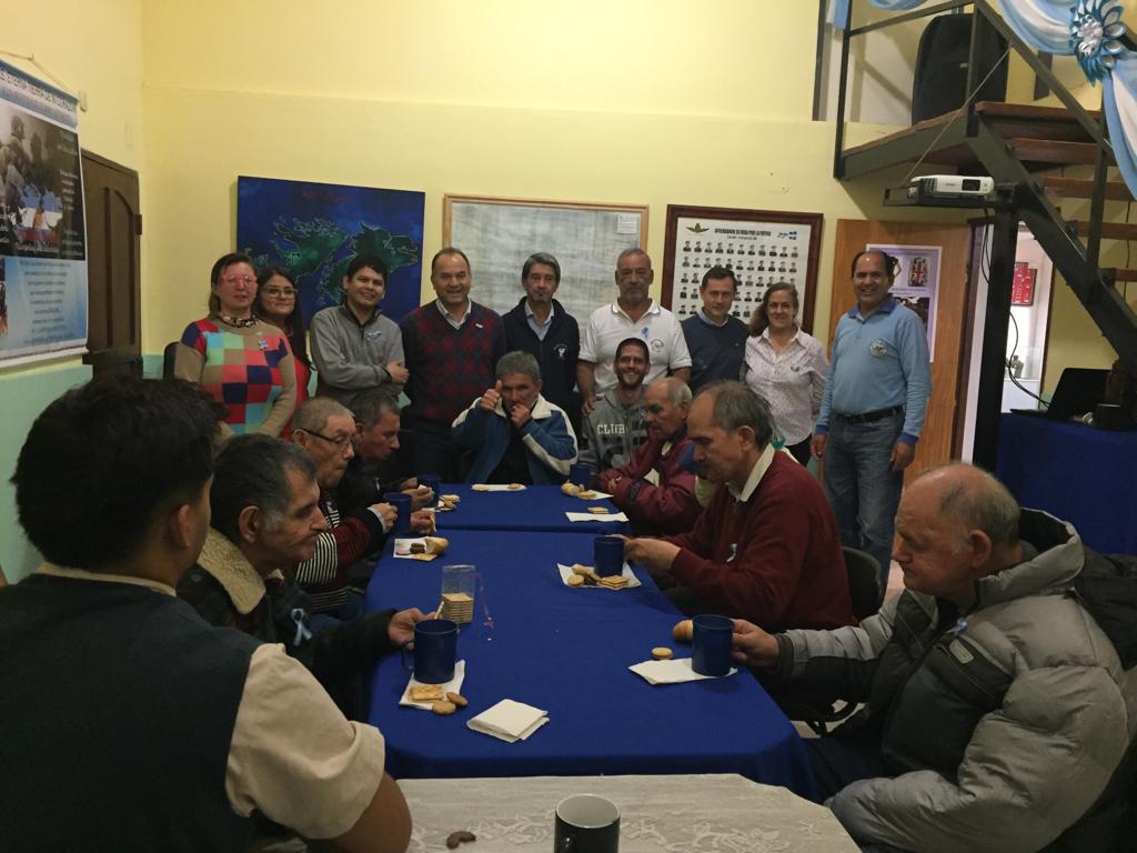 DesarrolloChaco's tweet photo. AFIANZANDO LOS VALORES PATRIOS
En el Museo Malvinas Argentinas los adultos mayores de la RAM Nuestra Señora de la Esperanza revivieron los valores patrios al recorrer las instalaciones junto a excombatientes quienes, a su vez, relataron sus conmovedoras historias personales. https://t.co/1Z5hXAVnxI