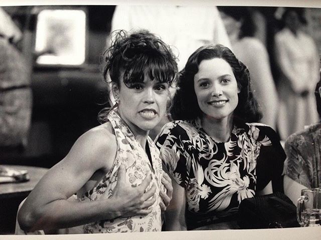celisemccarthy's tweet image. #wbw On set with #careylowell for the TV SERIES - A League of Their Own.  #dirtintheskirt #womensbaseball #georgiapeaches bit.ly/2JxQDqB