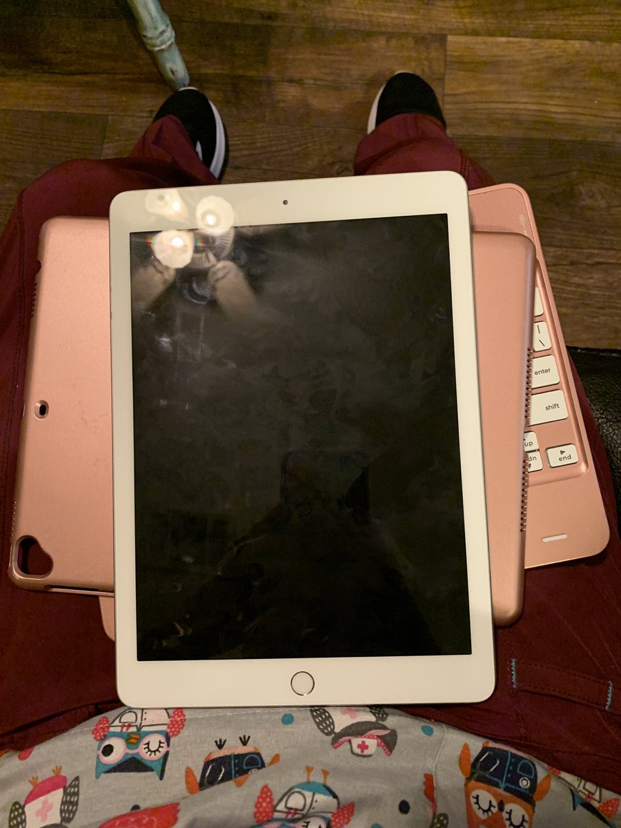 Logann_Moore's tweet photo. Selling 6th generation ipad, brand new with swivel light up case! Anyone wanna take it off my hands? https://t.co/WqP2roo99G