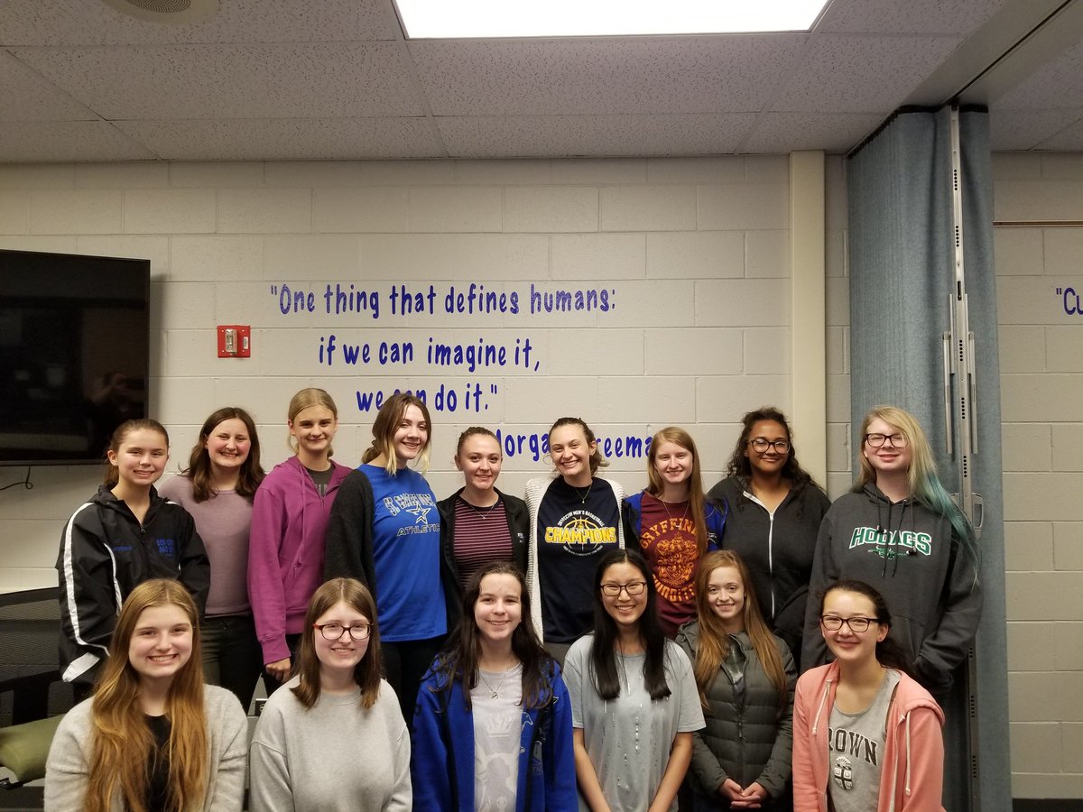 MsBoyntonSCN's tweet photo. Yesterday was our last #SCNbookclub meeting of the year! Thanks to all of the ladies from the #SCNCLASSOF2019 for their 4 years in the club! Picked some great reads for summer & look forward to seeing everyone back in August! #scnreads https://t.co/0RXuX7SiO7