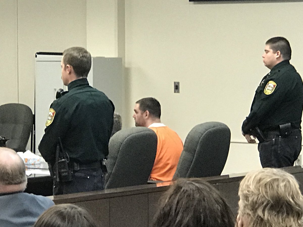 #HAPPENINGNOW Andrew Magill sits in a court hearing to plead guilty to murder and aggravated assault on a peace officer. 

He’s accused of decapitating a woman with an ax and shooting a deputy in Lincoln County in 2017 <a href="/krqe/">KRQE News 13</a>