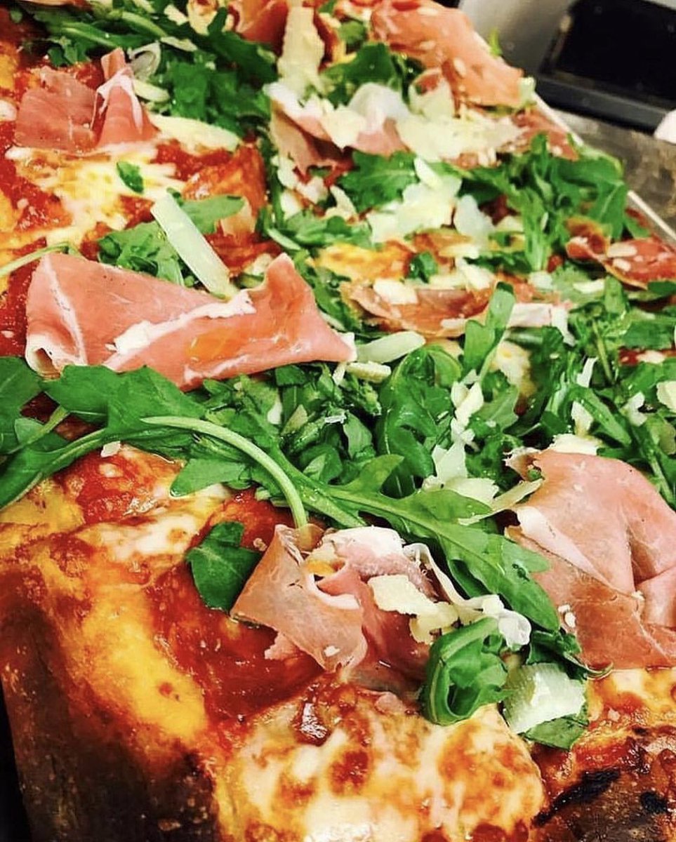 PizzaRockLV's tweet photo. We could really go for this (La Regina) & a glass of wine right about now! Come in for 1/2 off bottles & glasses of wine today & every Wednesday at Pizza Rock! ππ·
#WinoWednesdays #SicilianStyle #PizzaAndWine https://t.co/2Sa5c62DnB