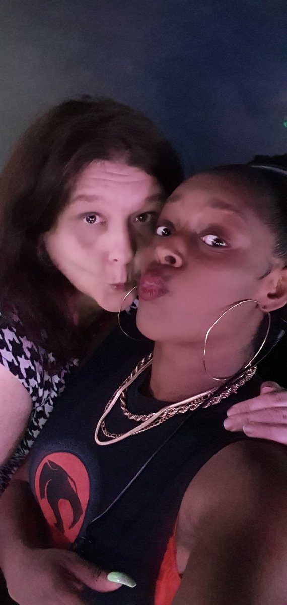 Awesome night!! Massive shout to @auriestyla <a href="/maureenyounger/">Maureen Younger ❤️❤️❤️ Defend the NHS</a> <a href="/travisjayent/">Travis Jay</a> @thanyiamoore! 

Next installment of @comedymaniauk presents: #LaughInTheBox will be June 19th so be sure to cop your tickets QUICKEDY QUICK!

Nuff love to the entire @boxparkcroydon family ✌🏾&amp;❤