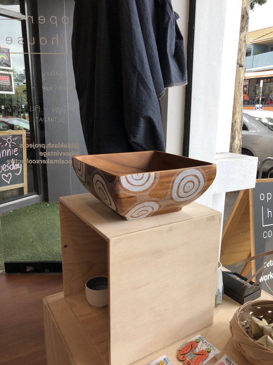 timkastelle's tweet photo. Here’s one of Casey’s bowls, called Islands. There’s more info too at https://t.co/BXMXo72BNm https://t.co/dnPLOXl7nn