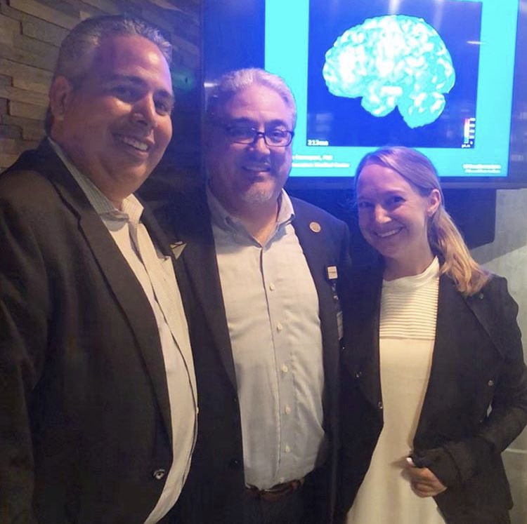 Today, our members Grace Cook and Rob Swift heard @MarkGoldbergMD speak on the future of brain health at @UTSWNews! While learning about advancements in stroke and cognitive disease treatment, they even got to try out the #AugmentedReality simulation used in Dr. Golberg’s class!