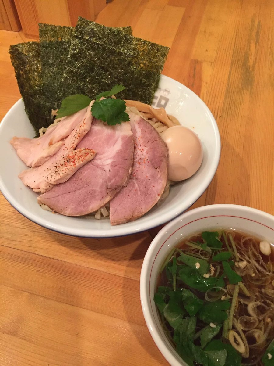 おはようございます。
ムタヒロ堺東店です。
週末にかけて、大阪は夏日連続の異例の暑さになるそうです。
やりました！夏も暑いのも大好きです。

ツルツルっとつけそばもおススメです。
本日も23時まで皆様のご来店をお待ちしております。