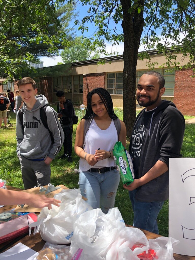 MSinnott_ahs's tweet photo. Way to go, @ArundelHS_aacps Community Citizenship! In our afternoon “service sprint,” you assembled 130 gratitude bags, 62 homelessness supply kits, 45 notes of kindness for the elderly, and 33 letters for Amnesty International. Rock on, @ArundelSigAACPS! https://t.co/x5ASN24Sgi
