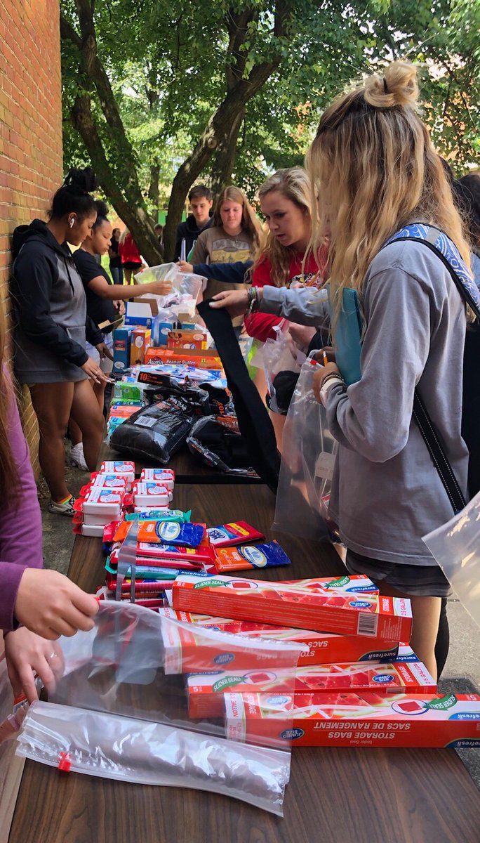 MSinnott_ahs's tweet photo. Way to go, @ArundelHS_aacps Community Citizenship! In our afternoon “service sprint,” you assembled 130 gratitude bags, 62 homelessness supply kits, 45 notes of kindness for the elderly, and 33 letters for Amnesty International. Rock on, @ArundelSigAACPS! https://t.co/x5ASN24Sgi